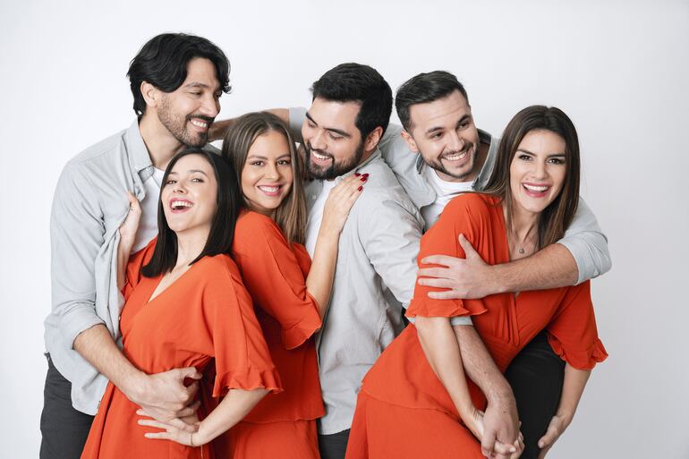 Diro Romero, Paz Berni, Andrea Quattrocchi, Francisco Gubetich, Ato Gómez y Amparo Velázquez son los protagonistas de "Así de simple".