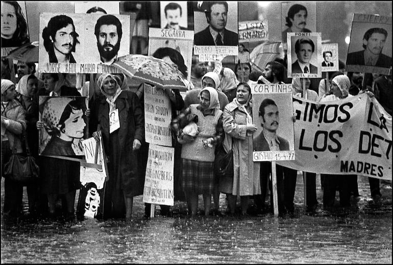 Nora Cortiñas, cofundadora de Madres de la Plaza de Mayo, murió a los 94 años.