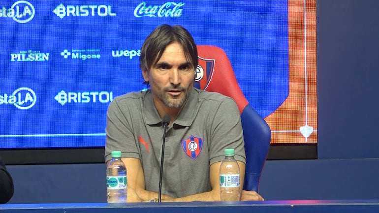 El argentino Diego Martínez en la presentación como entrenador de Cerro Porteño.