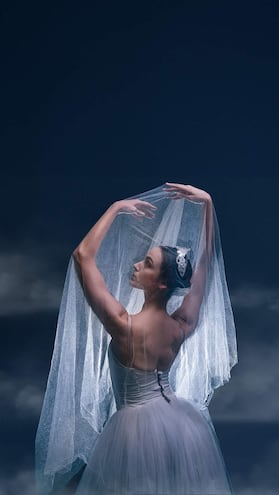 "Giselle" saldrá a bailar a partir de hoy, en el gran escenario del Teatro Municipal. Foto: Maia Ayala.