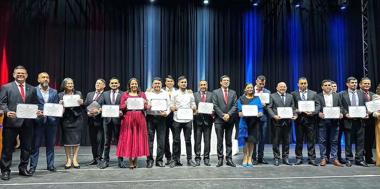 Los concejales departamentales proclamados en Alto Paraná.