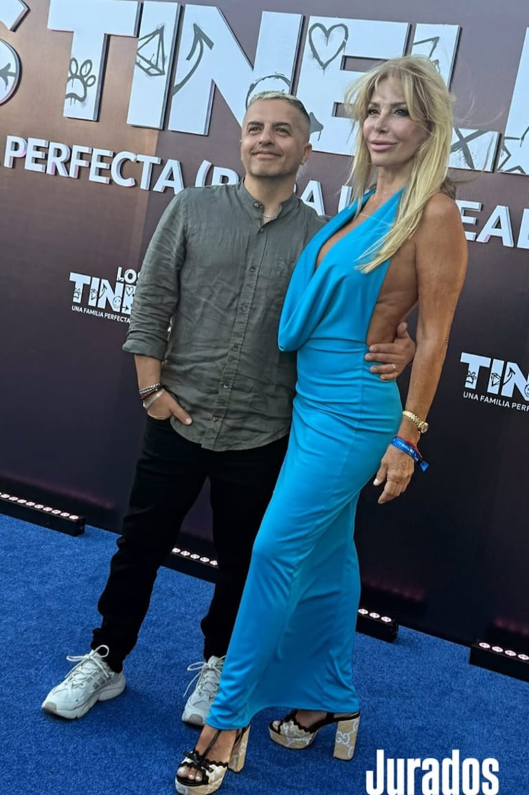 Ángel de Brito y Marcela Alfano no se perdieron el lanzamiento de "Los Tinelli" en Punta. (Captura de la historia de Instagram de Ángel de Brito)