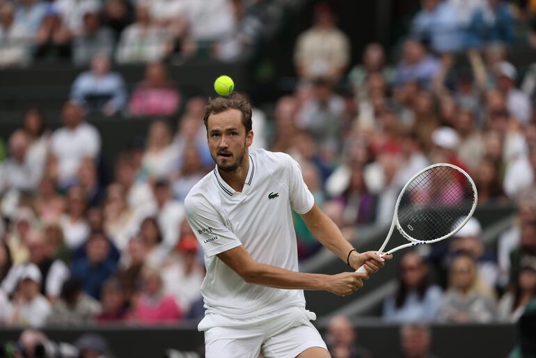 Daniil Medvedev venció al norteamericano Christopher Eubanks y medirá al español Carlos Alcaraz por un lugar en la final.