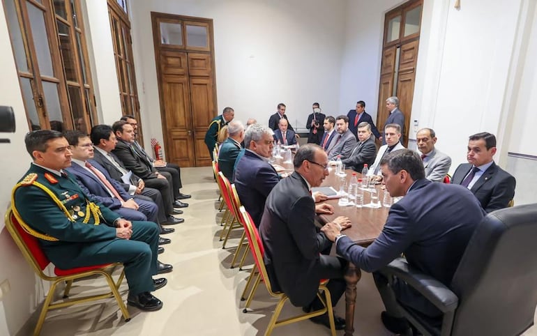 Primera reunión del Consejo Nacional de Defensa Nacional (Codena) con el presidente de la República, Santiago Peña.