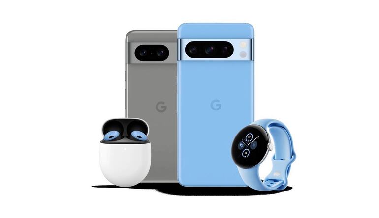 Google donde se muestra su nueva línea de productos Pixel, (de izq. a dcha.) los auriculares Pixel Buds, los teléfonos móviles inteligentes Pixel 8 y Píxel 8 Pro, y el reloj inteligente Pixel Watch 2, presentados hoy en Nueva York (Estados Unidos). En Google quieren meterse con todas las de la ley en el mundo de la inteligencia artificial (IA) y del hardware con un celular muy de alta gama. Se trata del Pixel 8, en su versión básica y la Pro, que fueron lanzados durante el evento Made by Google, llevado a cabo en Nueva York. El Pixel 8 Pro tiene una pantalla de 6,7 pulgadas, de la que la misma gente de Google dice que es la más brillante" hasta el momento. Este es el clic principal de la semana en América.