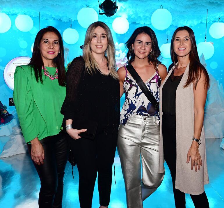 Carmen Barboza, Paloma Ferreira, Mariela Uriarte y Lourdes Matta.