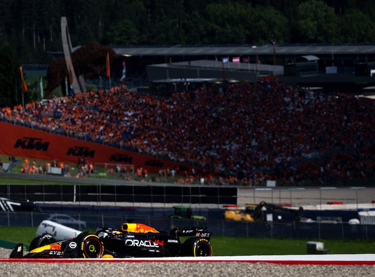El monoplaza Red Bull Racing del piloto neerlandés Max Verstappen en la clasificación de la sprint en el Red Bull Ring, en Spielberg, Austria.
