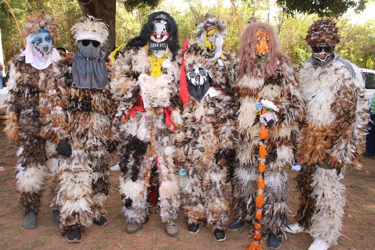 Los guaikurúes con sus trajes de plumas honran a San Francisco Solano.