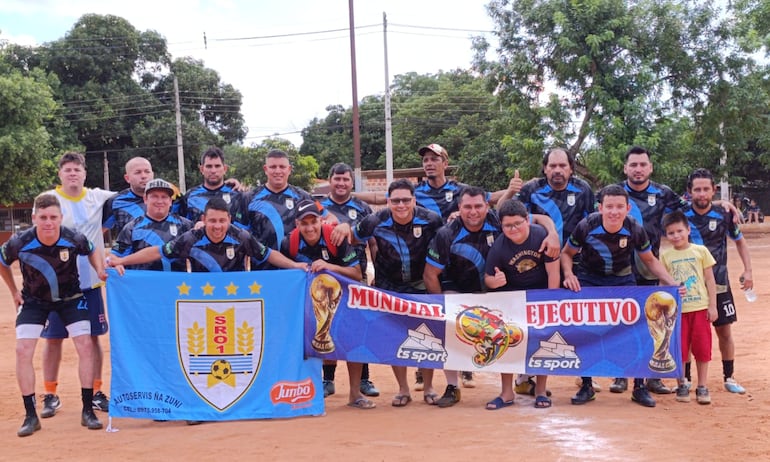 Integrantes de la selección de Uruguay que va por el título del Mundial Ejecutivo en Marka'í Luque. Enfrentará a Holanda.