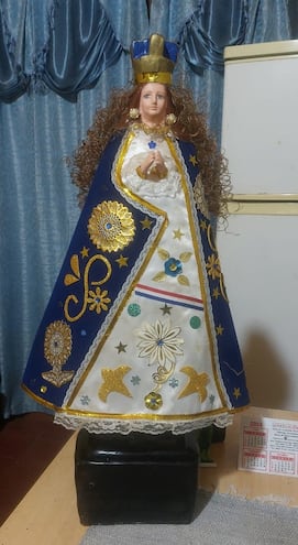 La Policía Nacional logró recuperar esta imagen de la Virgen de Caacupé que fue hurtada de una vivienda en Luque.