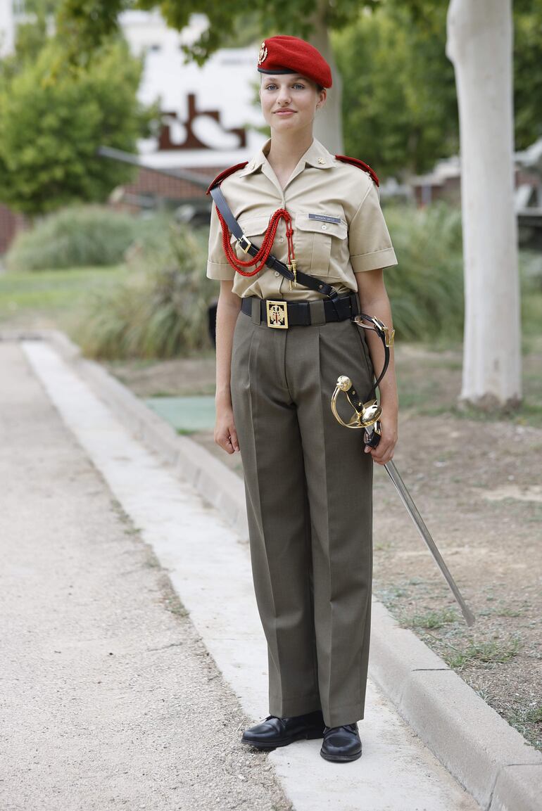 La princesa Leonor ya es dama cadete, tras recibir el sable en la Academia General Militar de Zaragoza. (EFE/ Francisco Gómez/Casa De S.M. el Rey)
