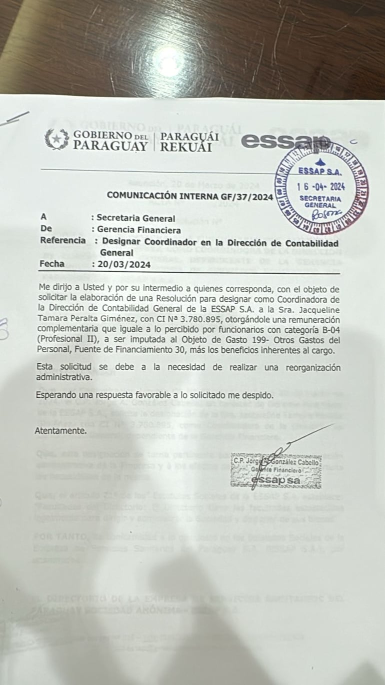 Nota de pedido de ascenso de Jacqueline Tamara Peralta, enviada a nuestro diario por el presidente de la Essap, Luis Fernando Bernal.