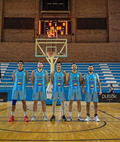 Quinteto titular del Deportivo San José. Debutó ganándole a Ciudad.