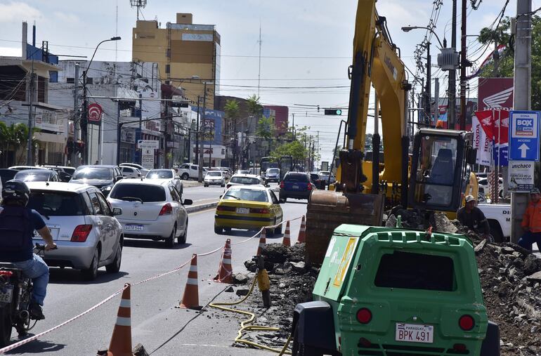 Zona de obras en la Avenida Eusebio Ayala.