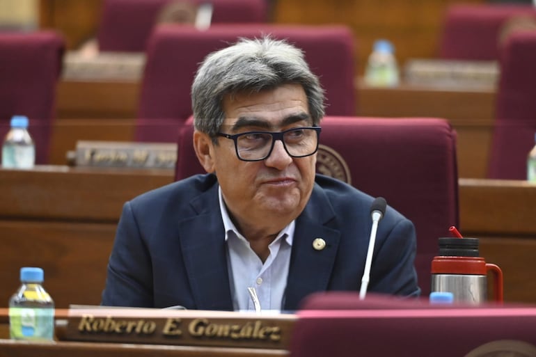 Diputado Roberto González.