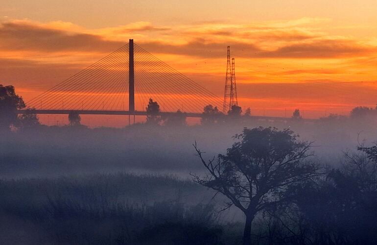 12-08-2024 MARTA ESCURRA Amanecer Rio Paraguay Neblina Costanera de Asuncion Pronostico del tiempo