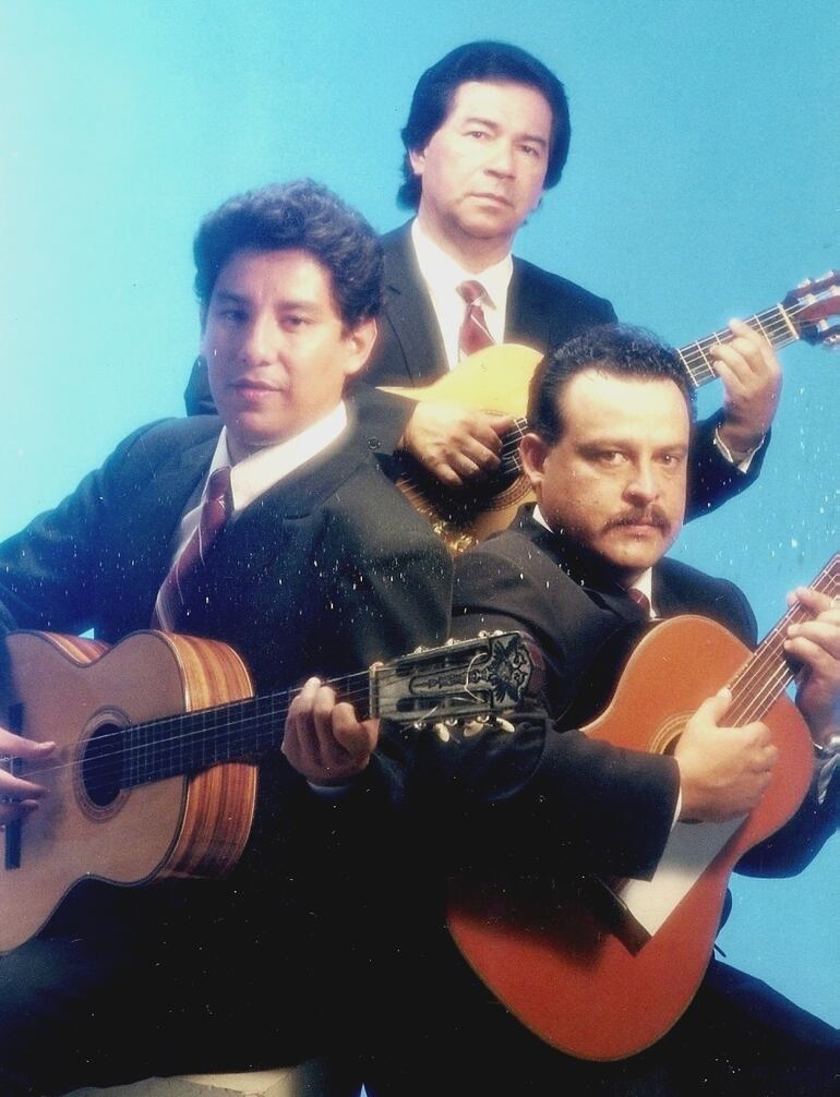 Cecil Pereira fue fundador e integrante de este trio musical que cantaba principalmente música en guaraní.