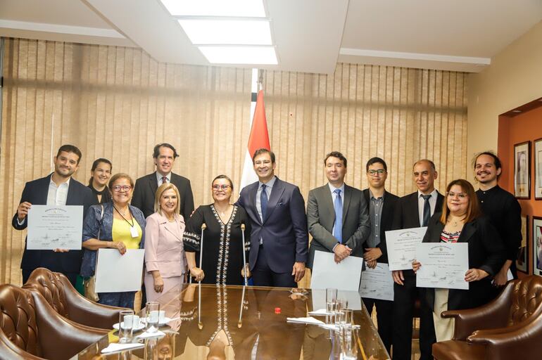 Los ganadores del Premio Nacional de Música 2023 recibieron hoy sus reconocimientos en una sala de la Cámara de Senadores.