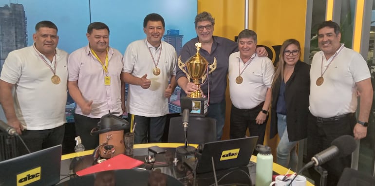 Los campeones del torneo de truco deportivo Grand Slam 2024 visitaron la sede de ABC Color y estuvieron el programa Ancho Perfil, de ABC Cardinal.