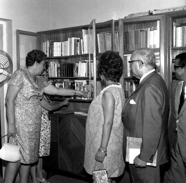 Biblioteca del Centro Cultural Paraguayo Alemán.