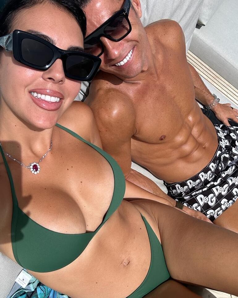 Georgina Rodríguez y Cristiano Ronaldo bajo los rayos del astro rey. (Instagram/Cristiano Ronaldo)