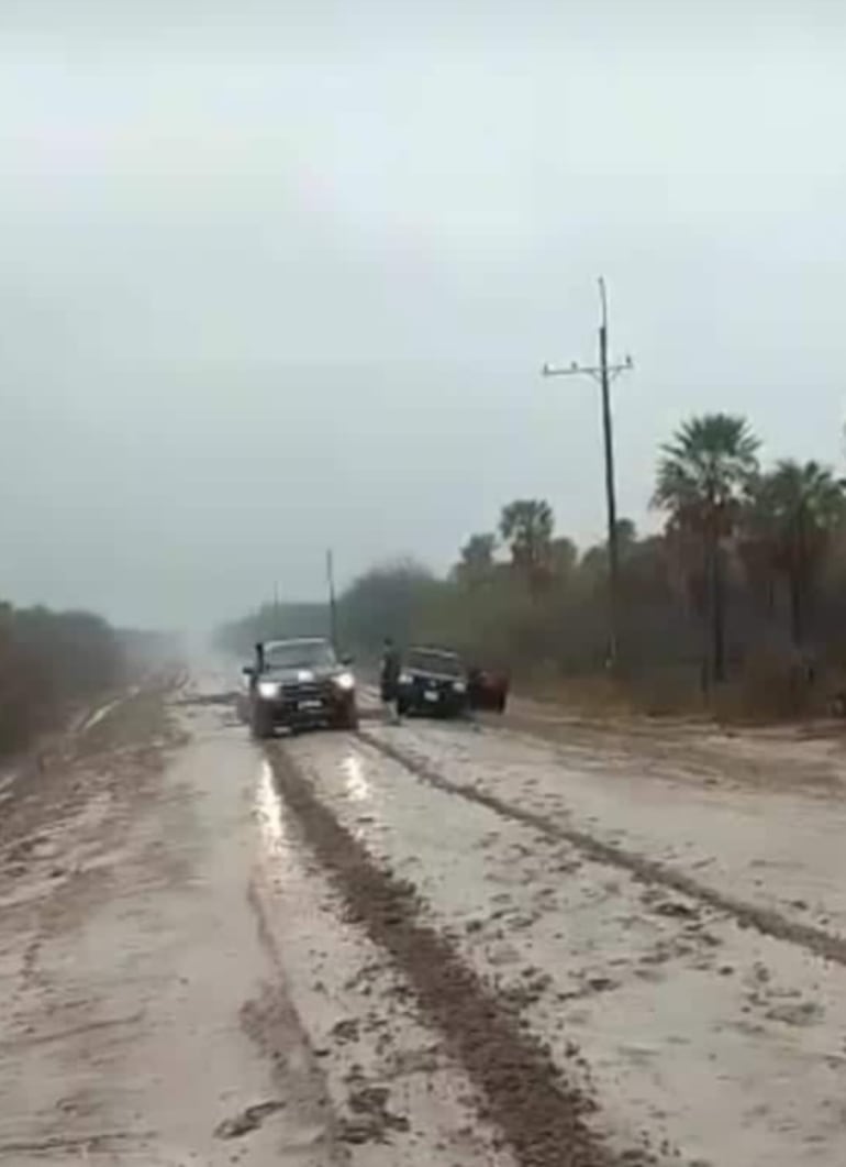 Otro vehiculo tuvo que ayudar a la camioneta que transportaba a la menor con fractura de brazo.