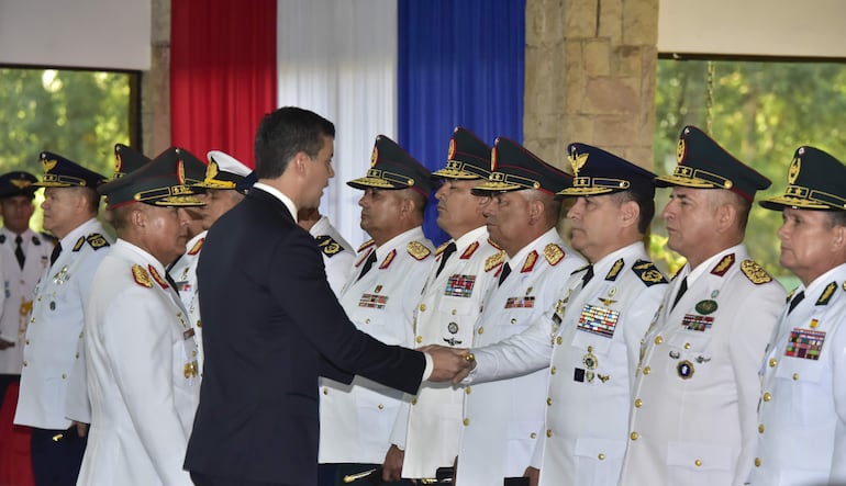 Santiago Peña presidió la ceremonia en el Comando del Ejército.