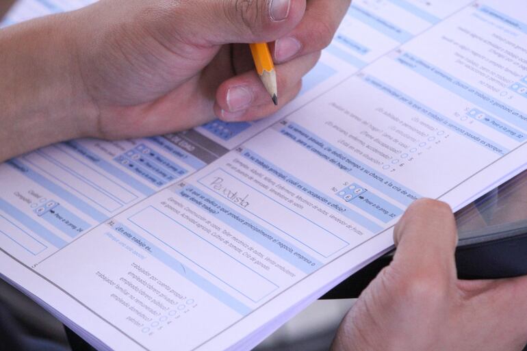 Fotografía de un formulario del censo realizado en noviembre de 2022 en hogares de Paraguay.