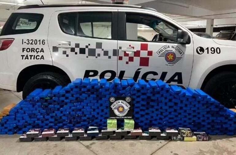 La marihuana y los cigarrillos electrónicos que fueron incautados por la Policía Militar de Brasil.