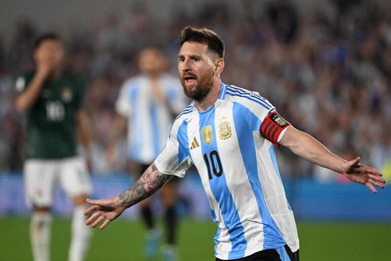 Lionel Messi anotó tres de los seis goles de Argentina a Bolivia