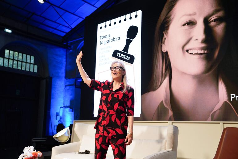 La actriz estadounidense Meryl Streep compartió una charla dirigida alumnos, profesores y público en la que habló acerca de su trayectoria profesional.