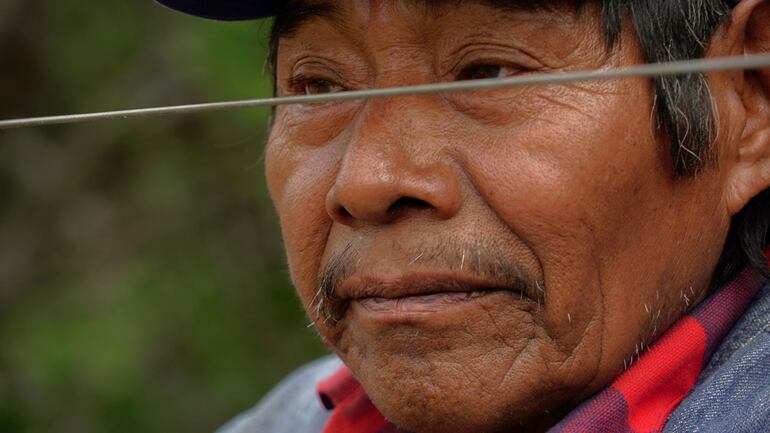 Un indígena mataguayo en sus tierras en el Pilcomayo.