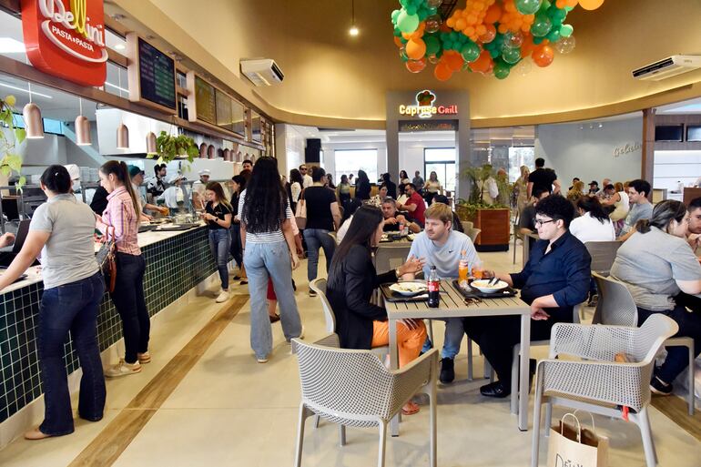 Un moderno y amplio patio de comidas recibirá a los habitantes de la zona para degustar todo tipo de delicias culinarias.