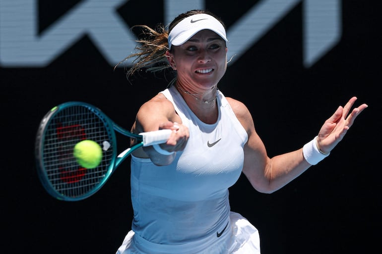 La española Paula Badosa (12) dio la nota ayer en Melbourne al eliminar en cuartos de final a la estadounidense Coco Gauff (3).