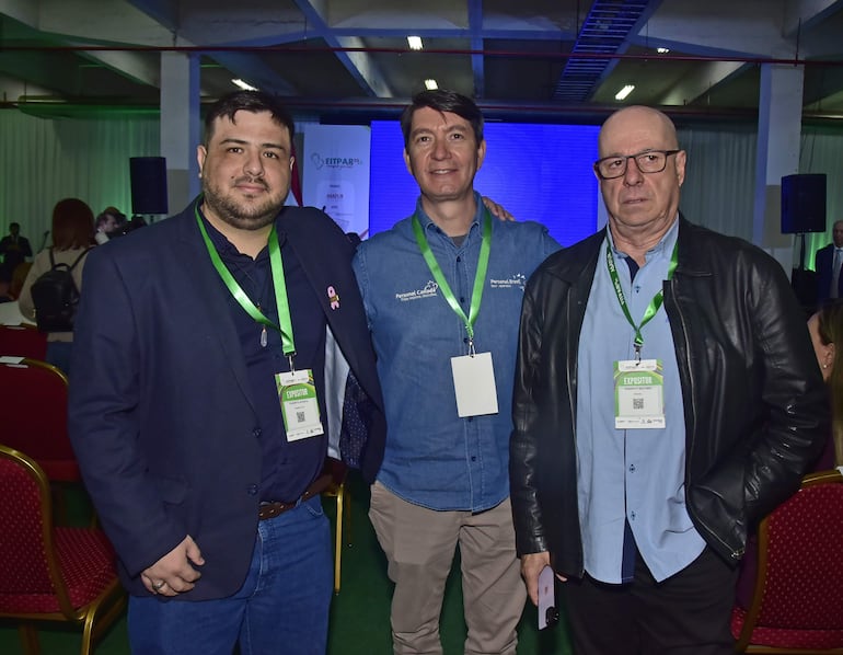 Alberto Acosta, Pedro Falcón y Roberto Bacobis.