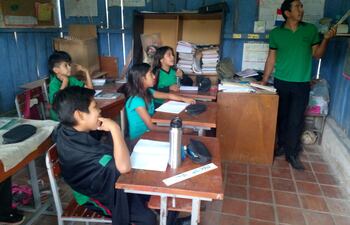 Los alumnos de la institución educativa desarrollan sus clases en su lengua original, así como en guaraní y español.
