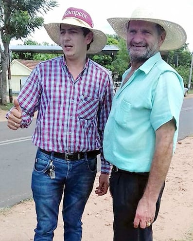 El intendente de Independencia Francisco Arnaldo Chávez junto a su tío, el exintendente  José Eligio Chávez, ambos de la ANR.