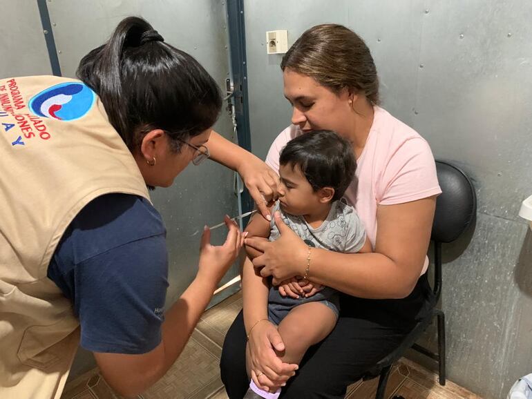 Piden a los padres vacunar a los niños para evitar un rebrote del Sarampión.