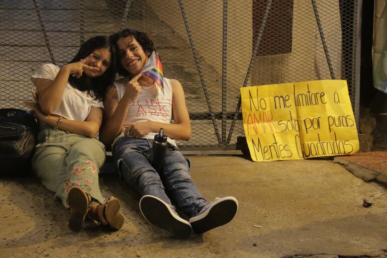 Participantes de la marcha del Orgullo LGBTI este sábado en Asunción. 
