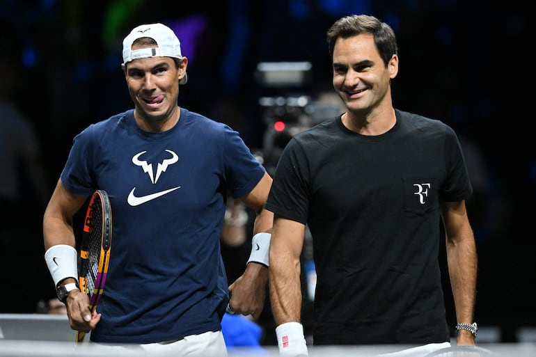  "Me ganaste mucho, más de lo que yo a ti. Me desafiaste como nadie más podría", expresó Federer en la emotiva carta a Nadal. (Glyn KIRK / AFP) 