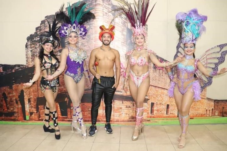 Las mejores comparsas y desfile colorido de bellezas prometen hoy en carnaval de Paraguarí.