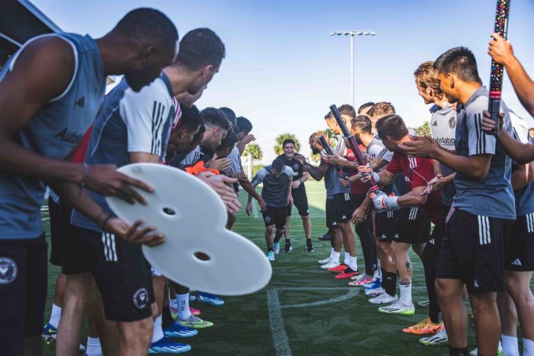 Bienvenida del Inter de Miami a Lionel Messi, con Diego Gómez presente.