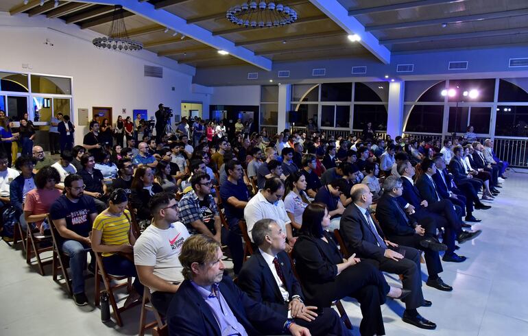 Un numeroso público asistió a la conferencia "Encuentros 4.0", realizado en la Universidad Católica.