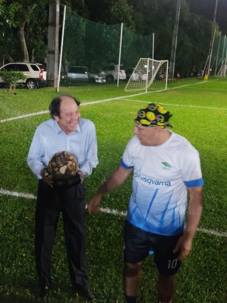 La pelota que el Loco robó de la bombonera ahora está en manos de Scavone.