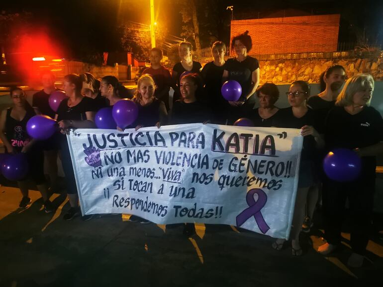 Movilización donde exigen justicia para Katia Brítez.