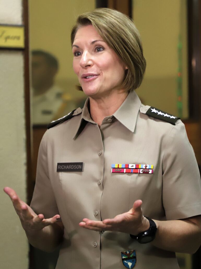 Laura Richardson es general de cuatro estrellas. Sirvió a la Fuerza Aérea de su país como piloto de helicópteros.