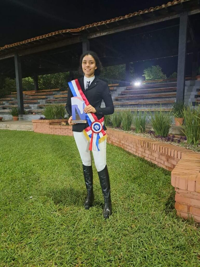 María Belén Giménez se consagró campeona en la categoría Junior 1,30, una de las principales de la competencia.