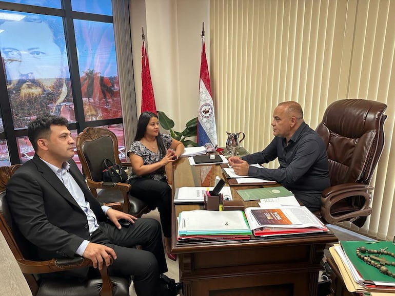 El senador Basilio “Bachi” Núñez, reunido con los intendentes de Nueva Asunción y Falcón.