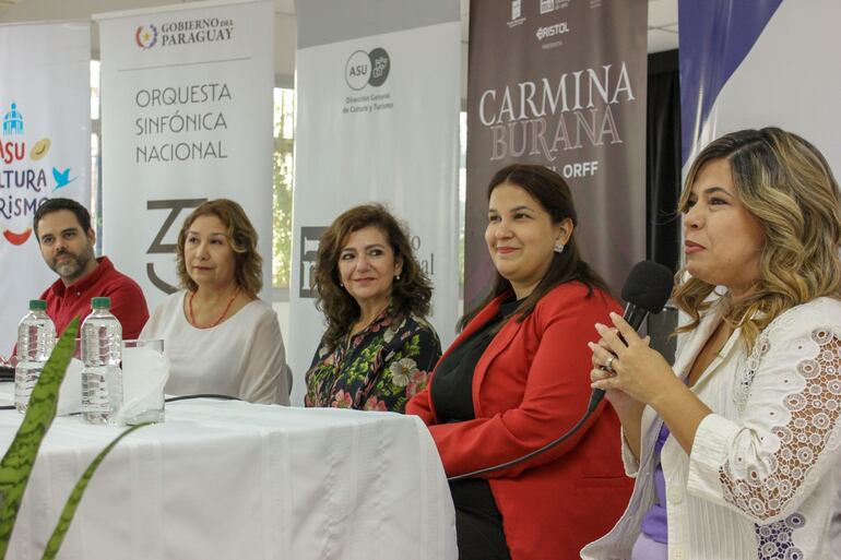 Juan Ángel Monzón, Luz María Bobadilla, Marcela Bacigalupo, María Victoria Sosa y Natalia Fúster.