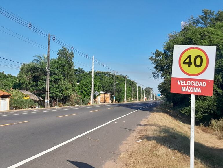 En la zona solo se han puesto carteles que indican la velocidad en la que se deberia circular.